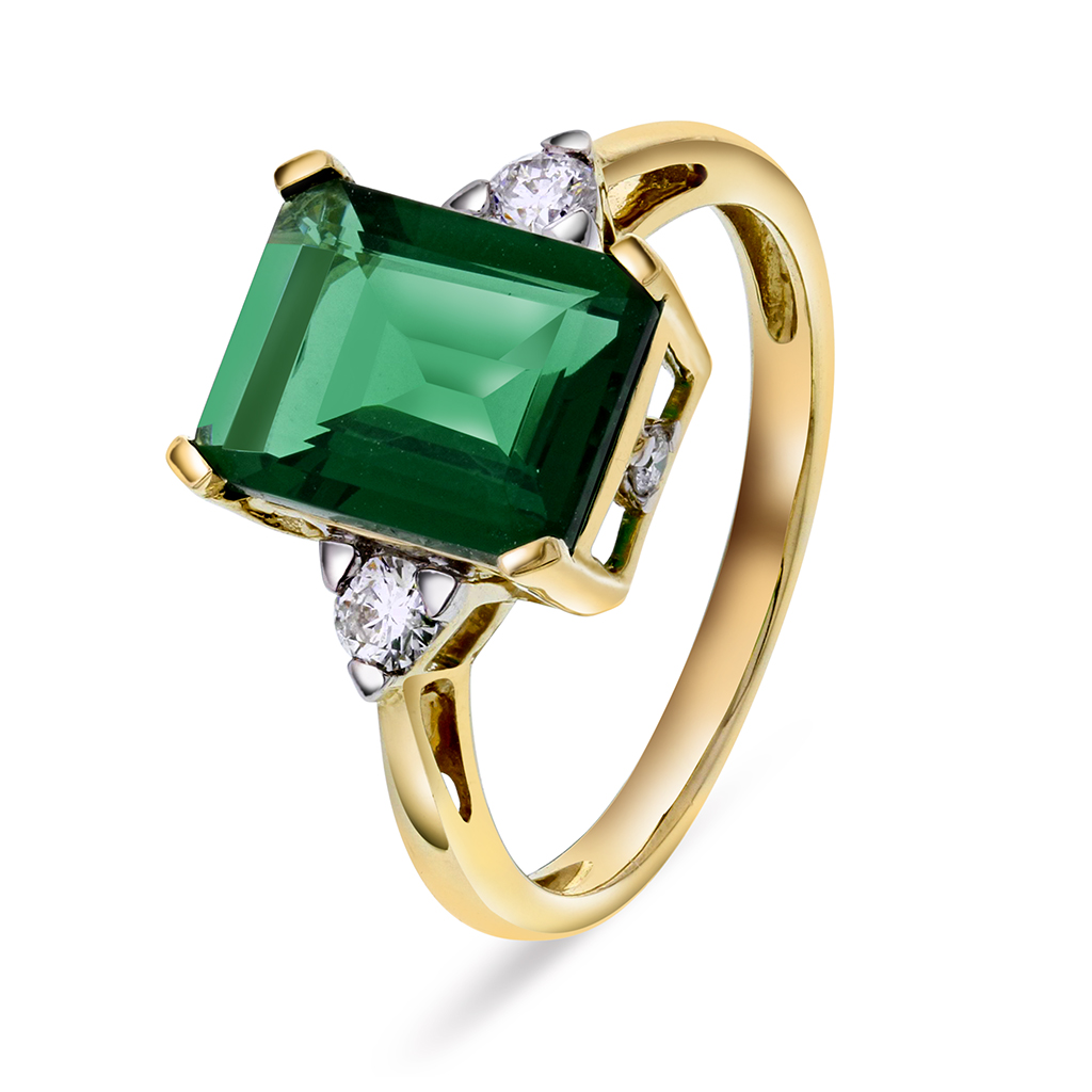 Michelle diamantring i 585 gult gull med diamanter 0,20 ct og hydrotermisk smaragd